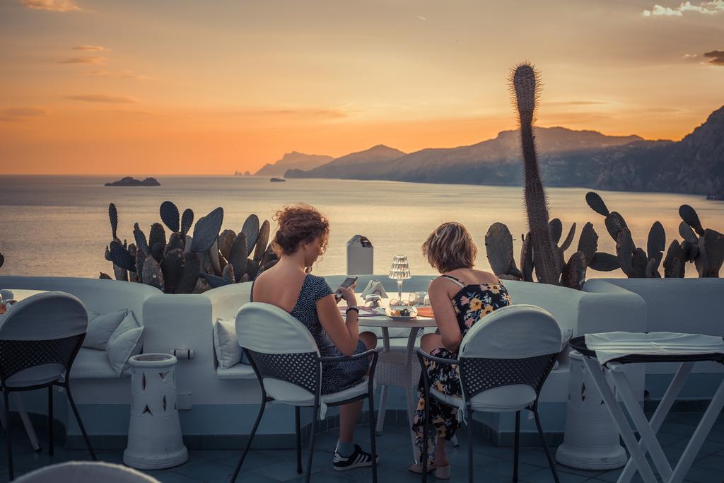 Hotel Le Fioriere Praiano Buitenkant foto